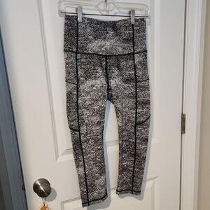 Black and White Patterned Leggings